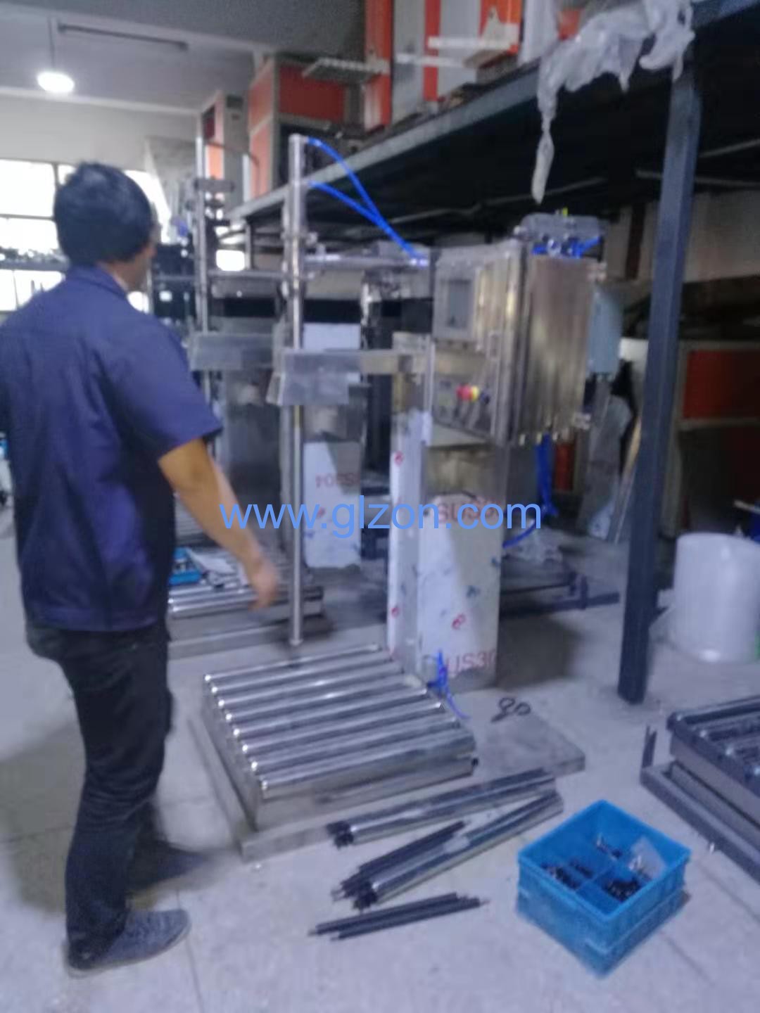1572147046819543.jpg 液体灌装机,称重灌装机,定量灌装机